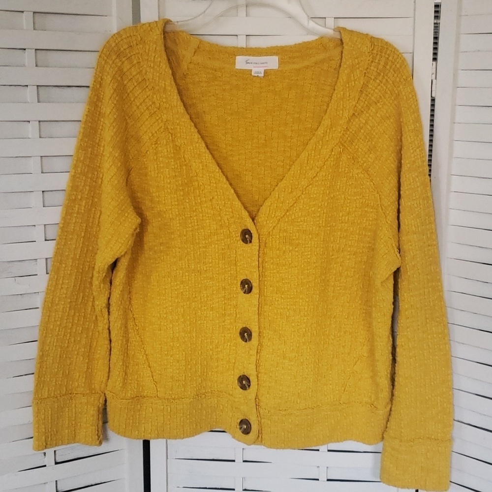 Vince Camuto mustard yellow V-neck button donw textured sweater M